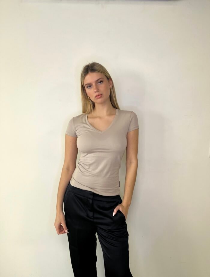 IMG_7032 Remera Armani neutra - Imagen 1